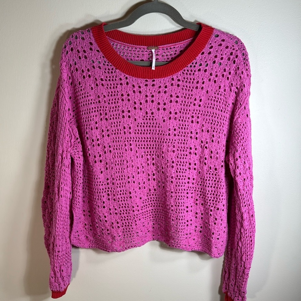 Free people bright pink 100% cropped cotton sweater with red trim‎ XS